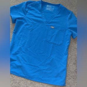 Women’s Figs one pocket tuck-in top. Capri blue, excellent condition. Size M